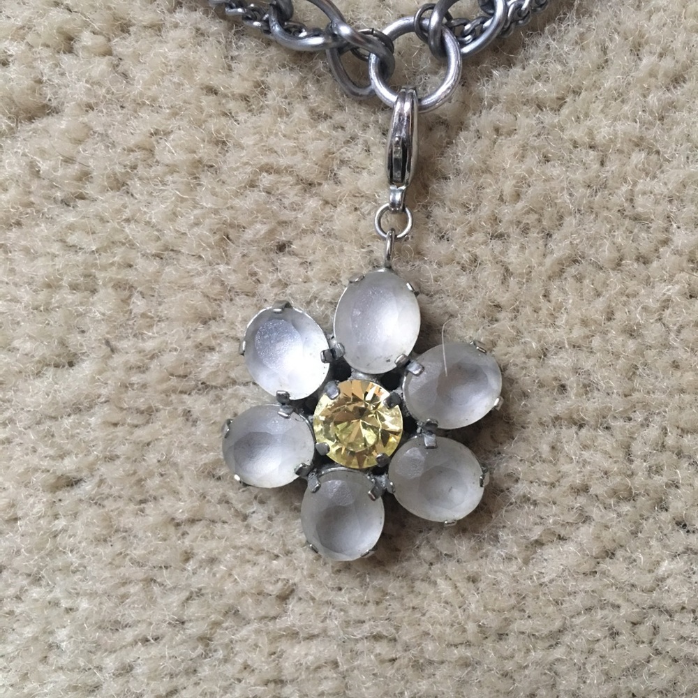 Authentic Sabika Daisy on Double Strand